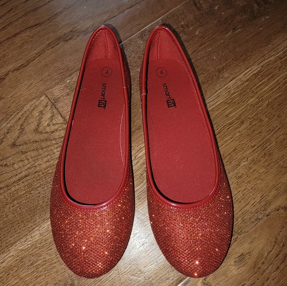 Size 4 Smart Fit red spakle shoes